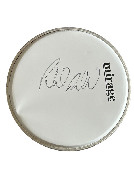 Phil Rudd degli AC/DC ha firmato una pelle di tamburo