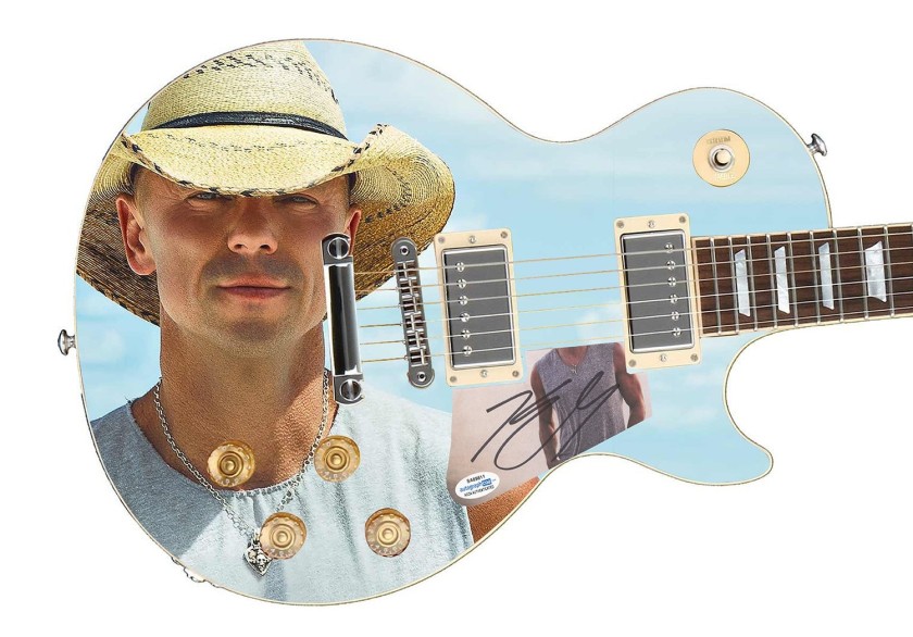 Chitarra con grafica personalizzata firmata da Kenny Chesney