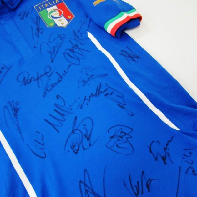 Italy authentic shirt 2014, signed by players