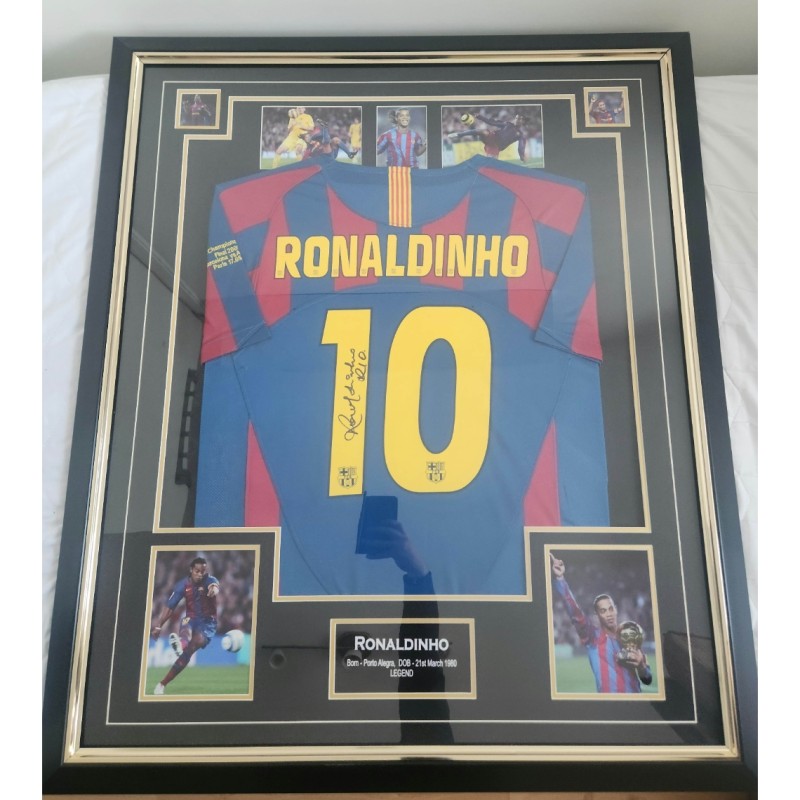 Maglia FC Barcelona 2006-07 di Ronaldinho firmata e incorniciata