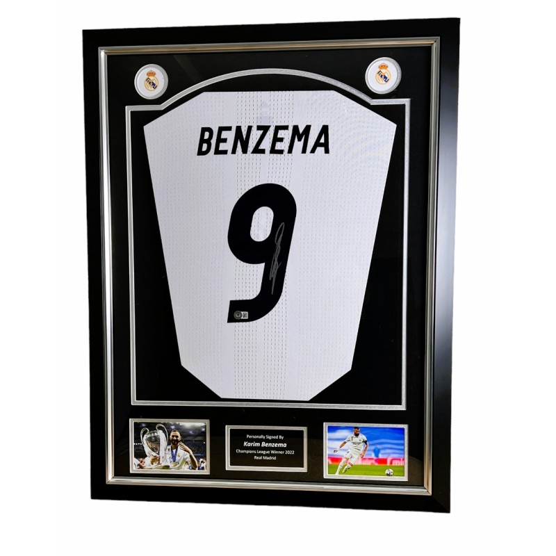 Camicia del Real Madrid 2016/17 di Karim Benzema firmata e incorniciata