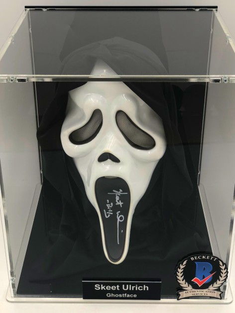 Esposizione della maschera di Ghostface firmata da Skeet Ulrich per Scream