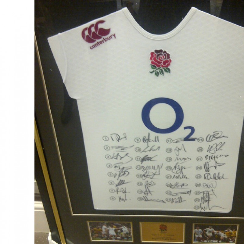 Framed England Rugby shirt signed by the 2014 squad 