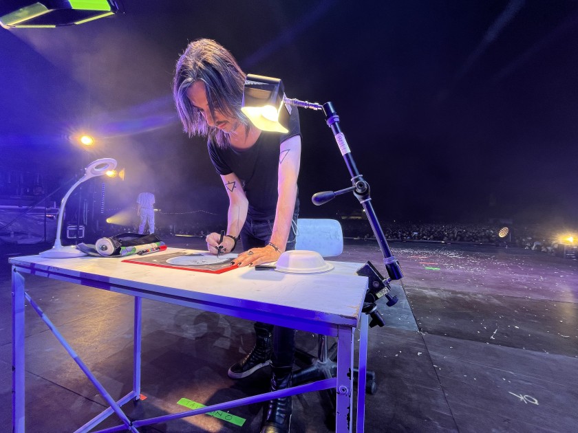 Exclusive Drawing by Artist Matteo de Longis at Caparezza’s concert in Milan, 15/07/26  (Including a Complimentary Book, CD, and Vinyl Record) - In support of EMERGENCY