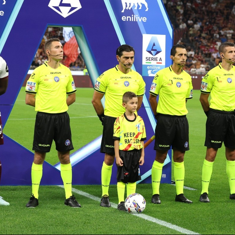 Scendi in campo come Mascotte in occasione del match - Milan vs Napoli di Serie A