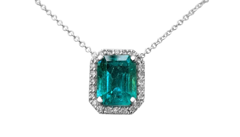 2.37 Carat Emerald and 0.25 Ct Diamonds 14K White Gold Necklace with Pendant