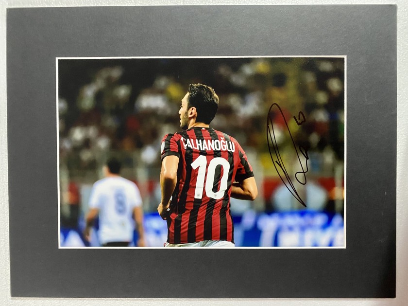 Hakan Calhanoglu foto firmata e incorniciata del Milan