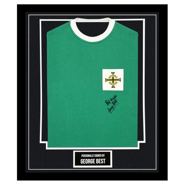 La maglia dell'Irlanda del Nord di George Best firmata e incorniciata