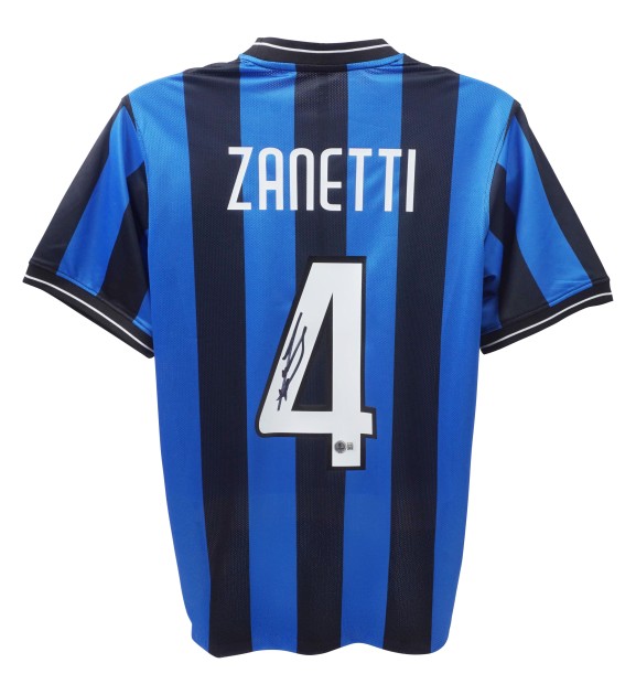 Replica della maglia dell'Inter firmata da Javier Zanetti