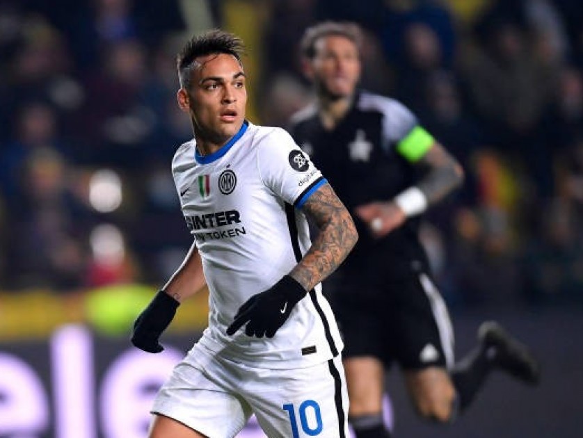 Lautaro Official Inter Signed Shirt, 2021/22