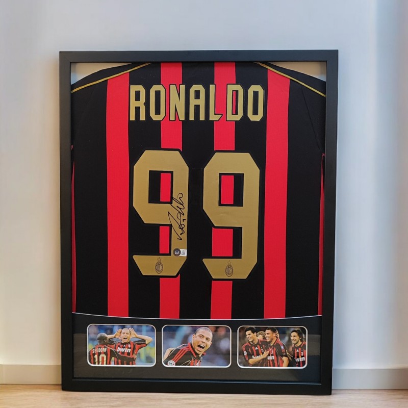 Maglia Milan di Ronaldo firmata e incorniciata