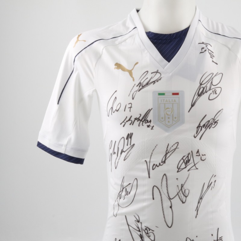Official Italy shirt, signed by the players