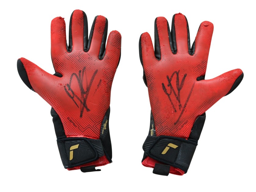 Di Gregorio's Juventus Signed Gloves, 2024/25
