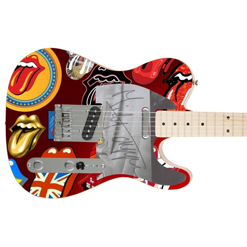 Mick Jagger dei Rolling Stones firma il battipenna di una chitarra Fender personalizzata