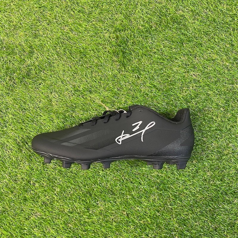 Scarpa da calcio Adidas firmata da Robert Pires