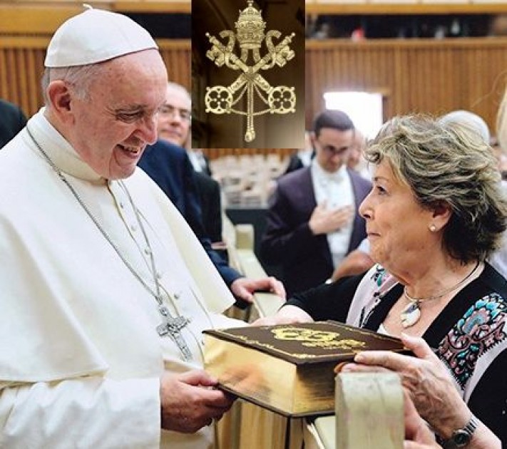 Bibbia in pelle benedetta da Papa Francesco