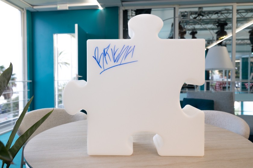 Puzzle designer lamp autographed by Bresh