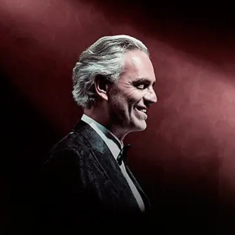 Esperienza VIP di Andrea Bocelli alla 02 Arena con cimeli incorniciati