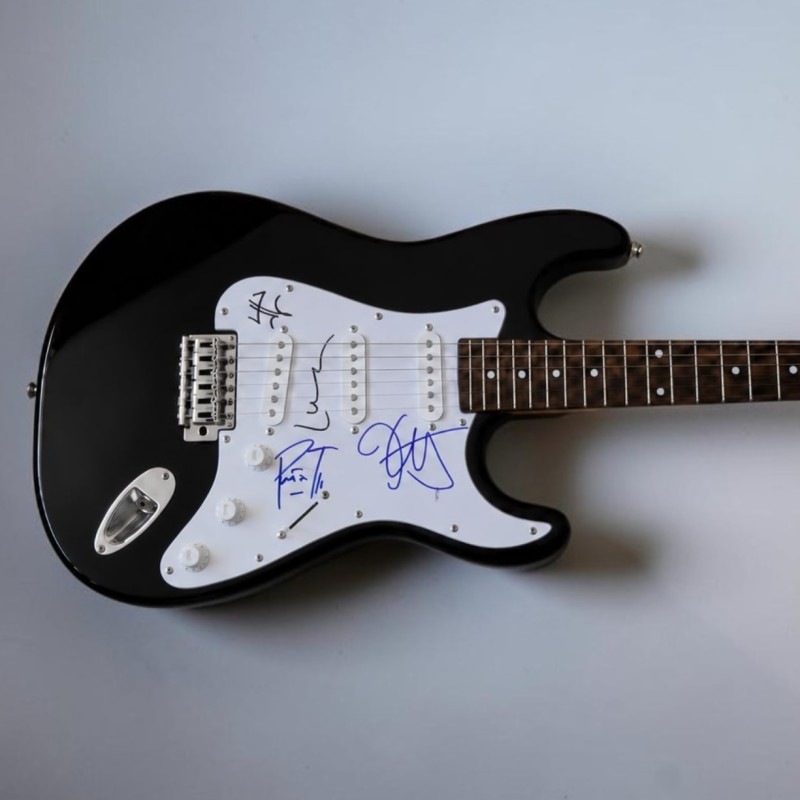 Chitarra elettrica autografata dai Metallica