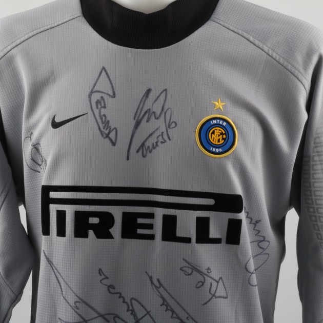 Varaldi Inter shirt, issued/worn 00/01 season, signed by the players