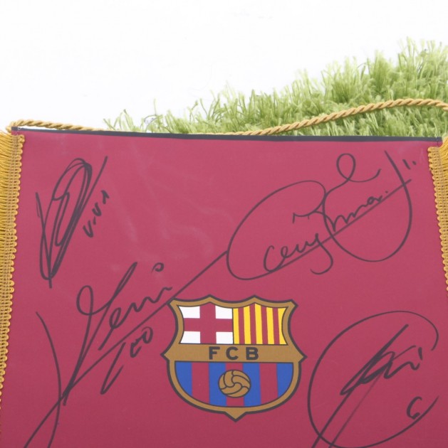Official Barcelona 14/15 pennant - signed by the players