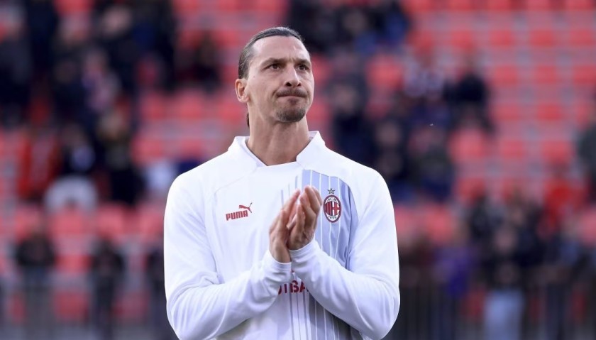 Ibrahimovic Official AC Milan Shirt, 2022/23 - Signed by the Players