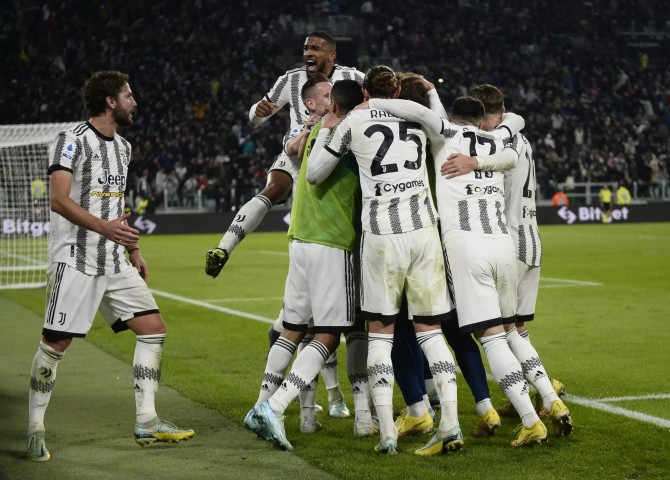 Vlahovic Authentic Signed Shirt, Juventus-Inter 2022