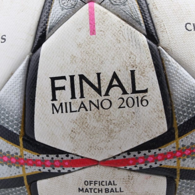 Champions League Final Milan ball used in official match 2015/16