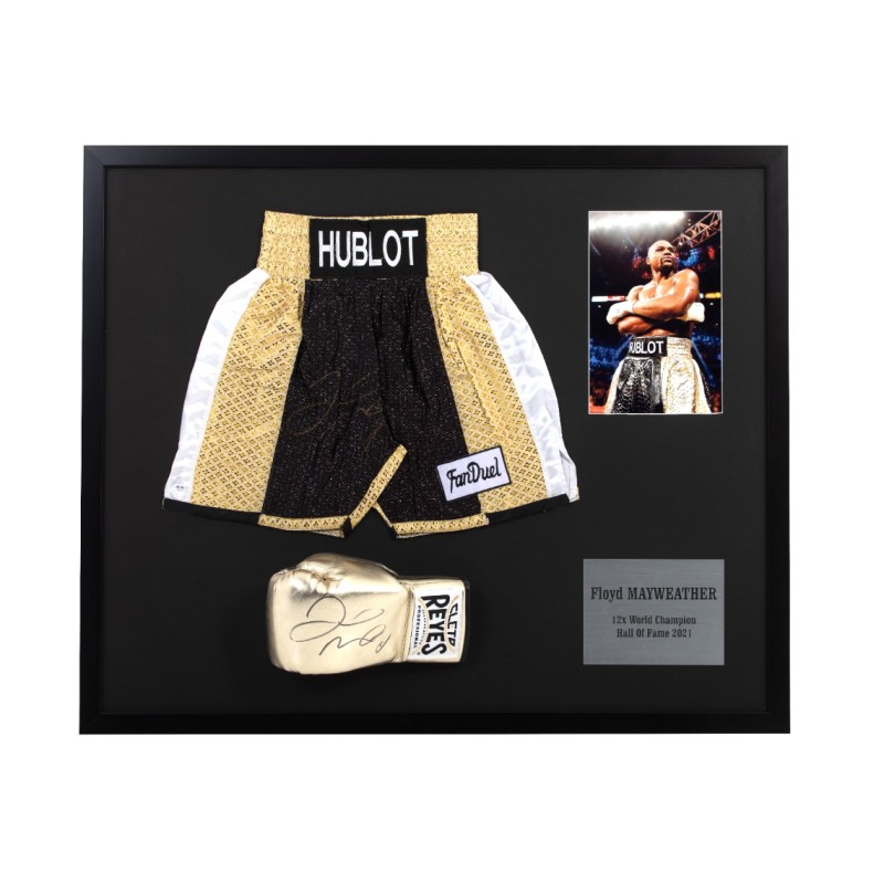 Display pantaloncini e guantone da boxe incorniciato autografato da Floyd Mayweather 