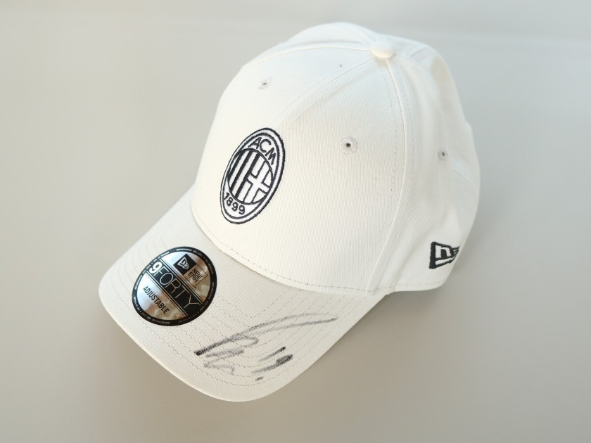 Cappello ufficiale Milan x New York Yankees  - Autografato da Theo Hernandez