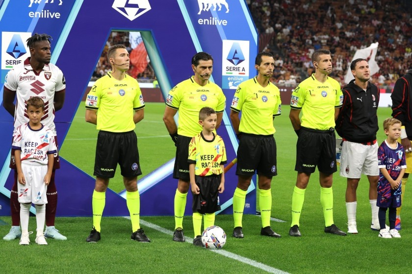 Scendi in campo come Mascotte in occasione del match - Milan vs Roma di Serie A