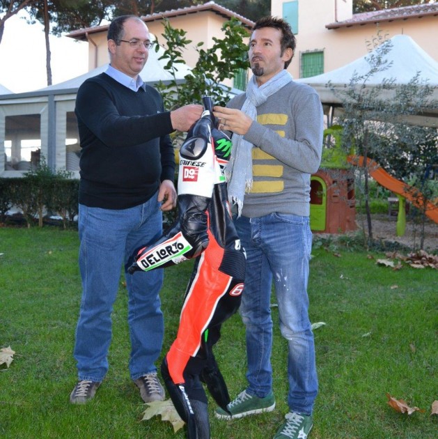 Max Biaggi gives you his worn suit at Sic SupermotoDay