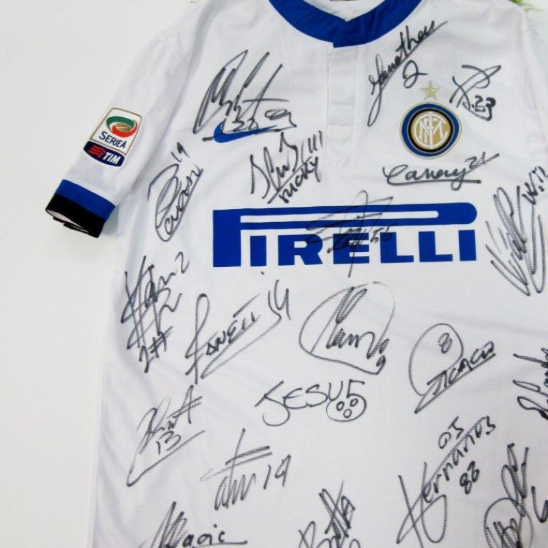 Inter fanshop shirt Serie A 2013/2014, signed by the players
