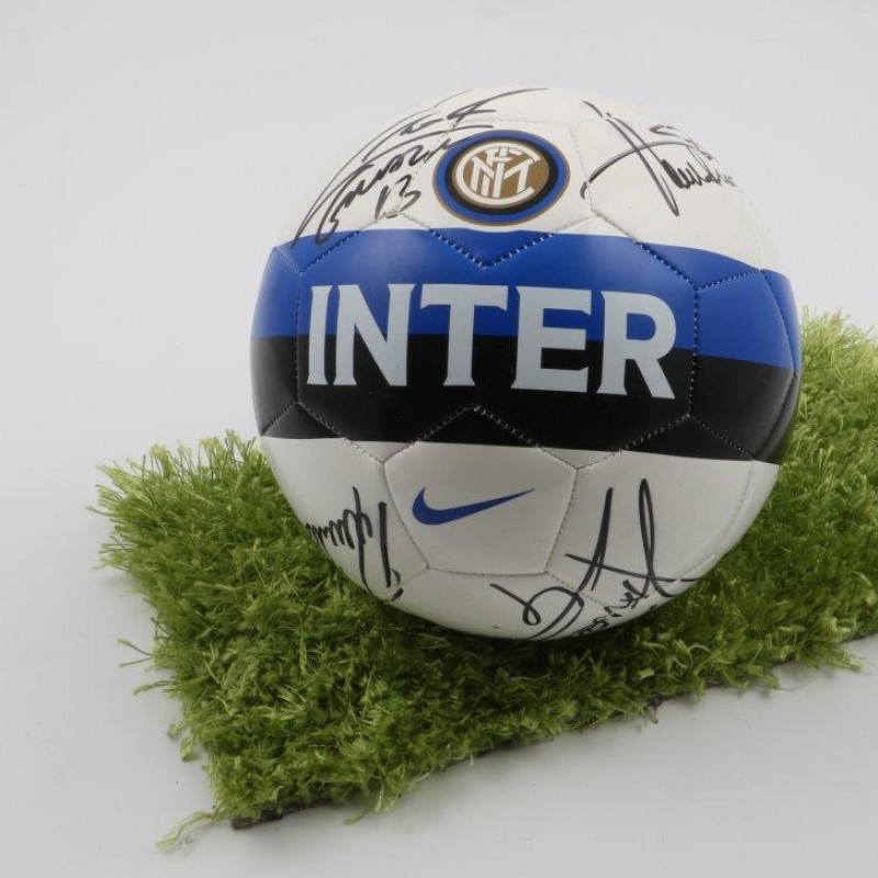Official Inter ball, Serie A 2015/2016 - signed by the players