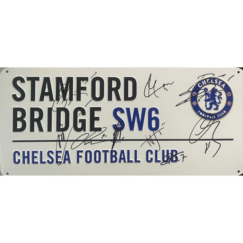 Cartello stradale di Stamford Bridge con firma multipla del Chelsea FC