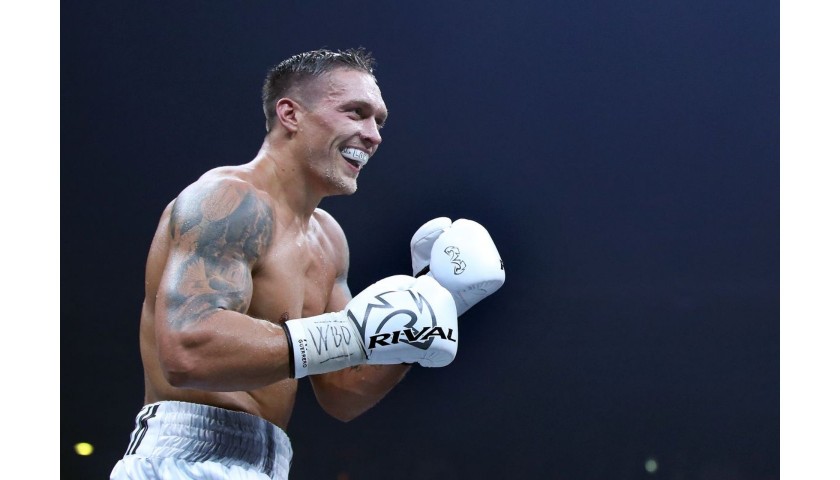 Oleksandr Usyk Signed Everlast Boxing Glove
