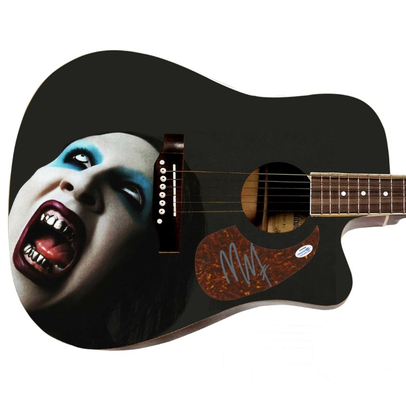 Chitarra grafica acustica firmata Marilyn Manson