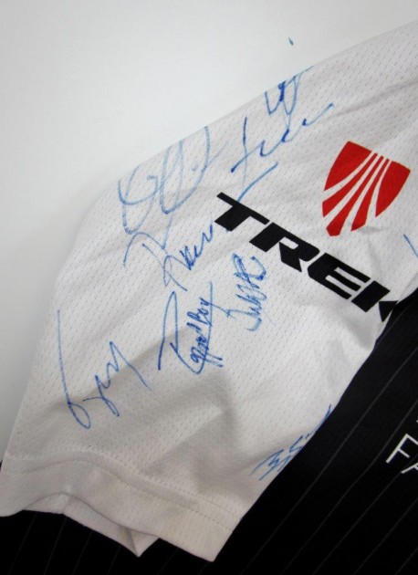 Giro d'Italia Treak Factory Racing Team jersey signed by the team