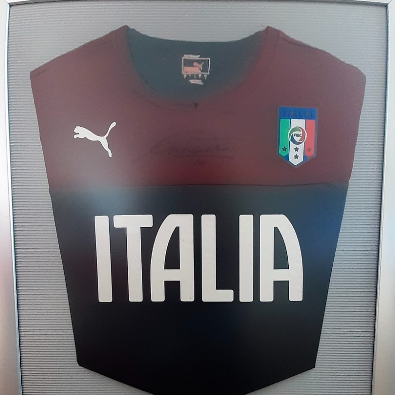 Totti's Italy Signed and Framed Original Training Jersey