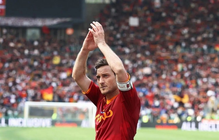 Roma Training Shirt and Shorts - Signed by Francesco Totti