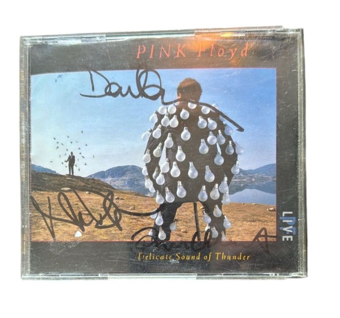 CD "Delicate Sound Of Thunder - Live" autografato dai Pink Floyd