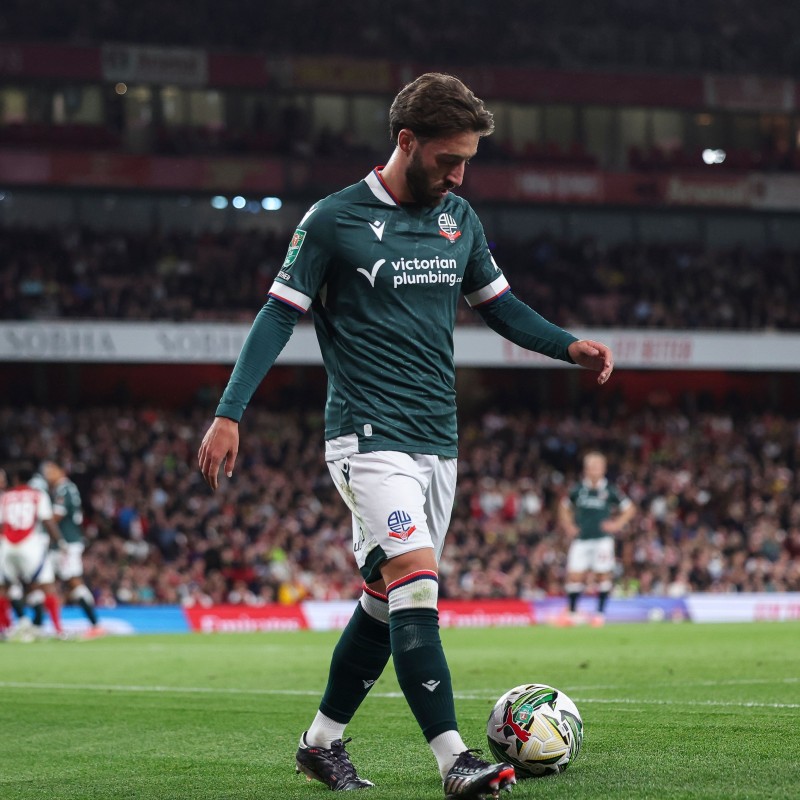 Maglia da trasferta firmata da Josh Sheehan del Bolton Wanderers, contro l'Arsenal