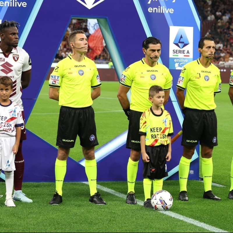 Scendi in campo come Mascotte in occasione del match - Milan vs Hellas Verona di Serie A