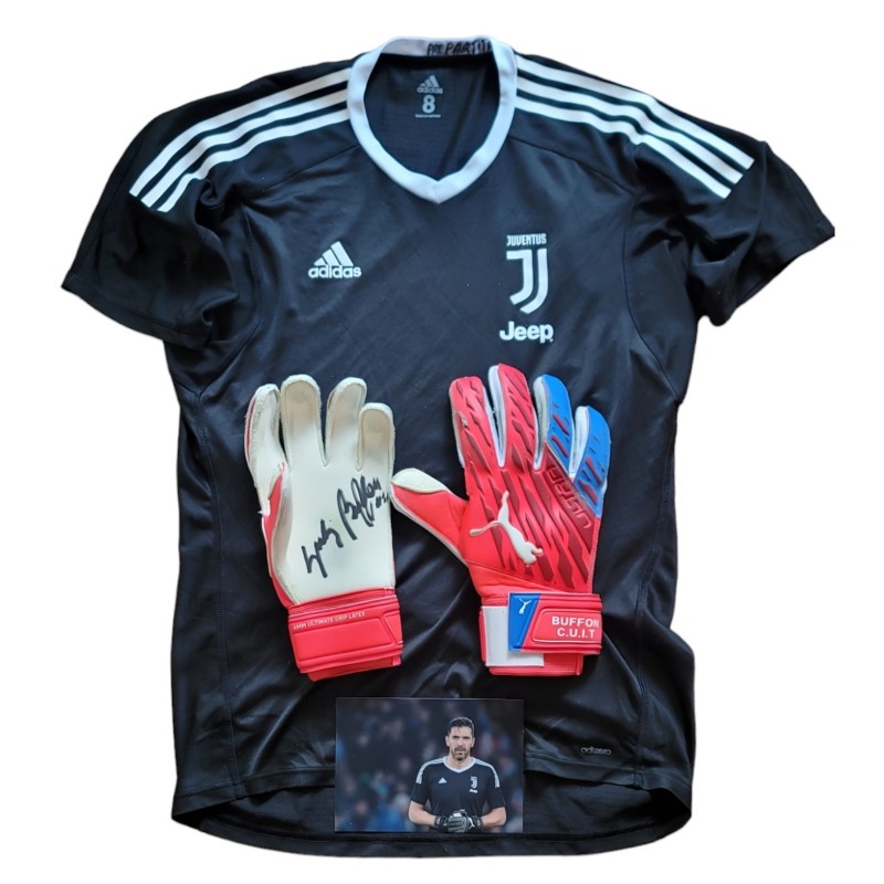 Guanti Puma indossati e autografati da Gianluigi Buffon + Maglia pre-match Buffon Juventus preparata