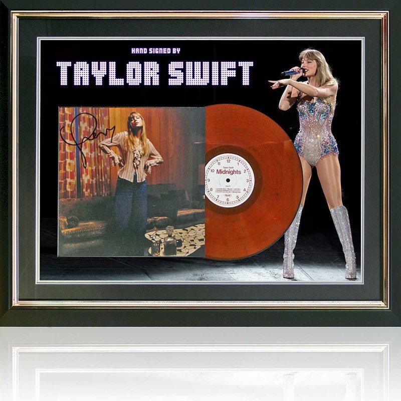 Presentazione dell'album in vinile arancione firmato da Taylor Swift