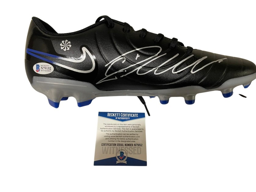 Ronaldo orders signed boot