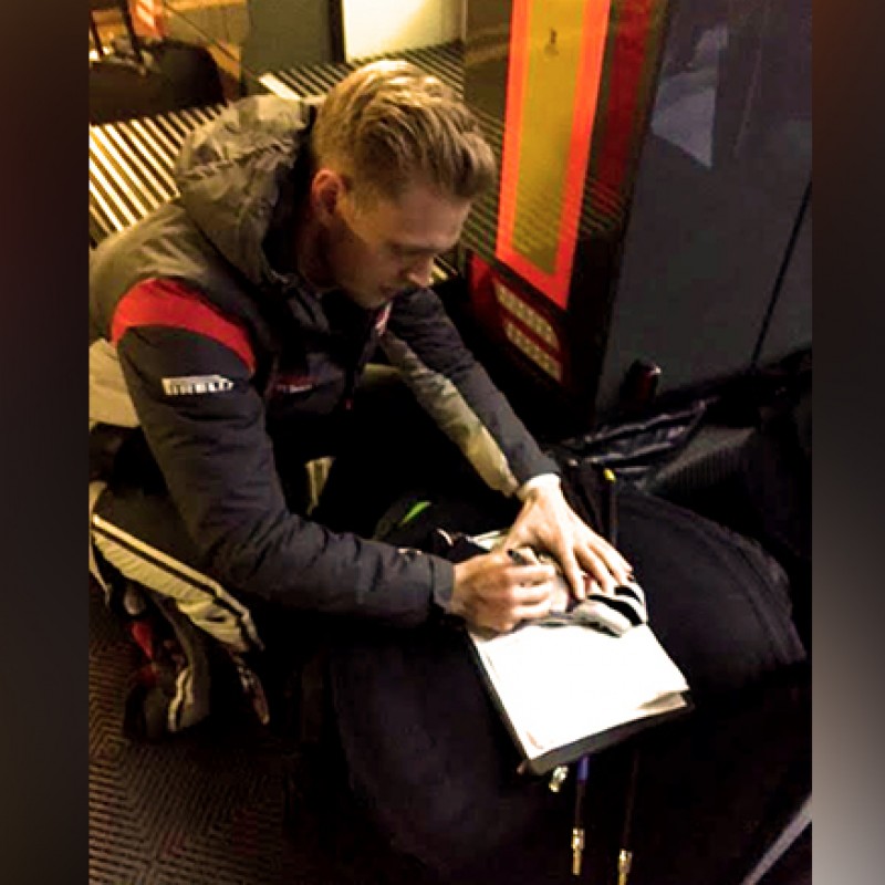 Guanti indossati da Magnussen con la Haas F1 Team, stagione 2017 autografati