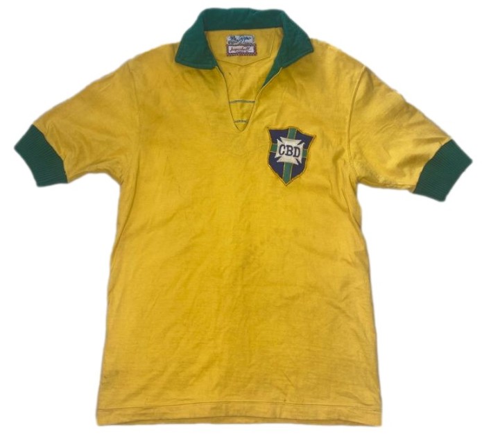  Garrincha Brazil Hero T-Shirt (Yellow) : Clothing