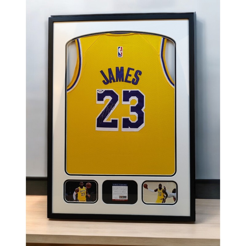 Maglia dei Los Angeles Lakers di LeBron James firmata e incorniciata