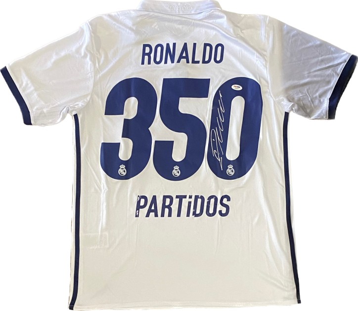 La maglia replica del Real Madrid di Cristiano Ronaldo in edizione speciale 350 autografata